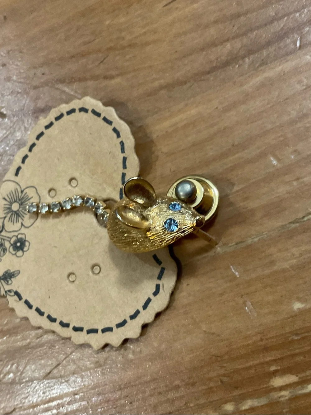Avon:vintage gold tone/plated Midas the mouse with blue eyes tie tack/pin/brouch